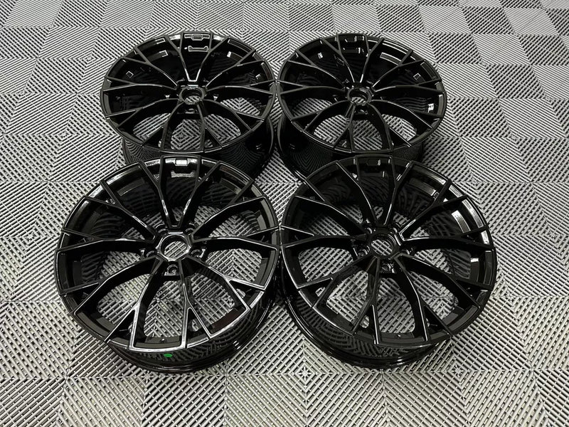 18" VW Golf R Warmenau Style Alloy Wheels Gloss Black | OMI Wheels