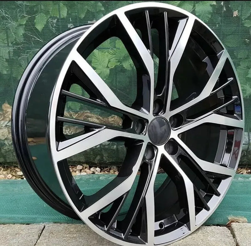 19x8 Inch vw Golf Santiago Style Alloy Wheels